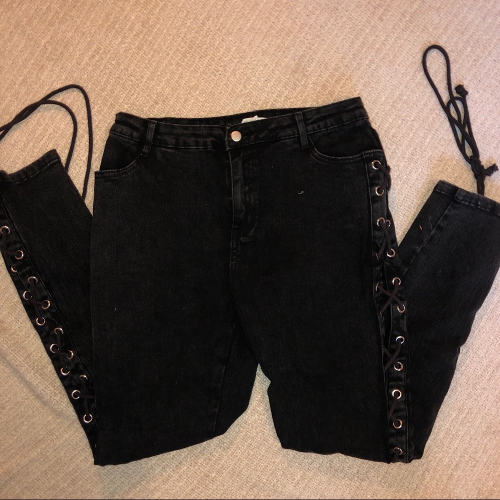 LACE UP MOM JEANS